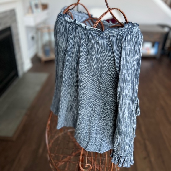 American Eagle Outfitters Women’s Off Shoulder Navy Striped Beautiful Top Small - Picture 11 of 14